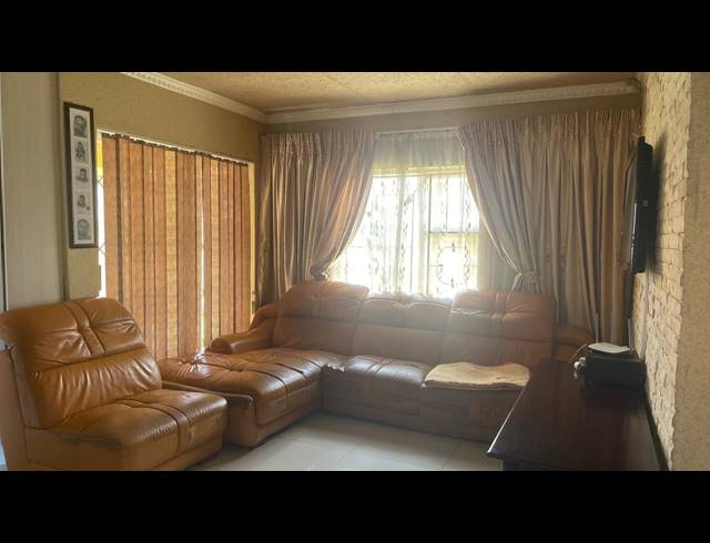 3 BEDROOM FREESTANDING FOR SALE IN SHARON PARK